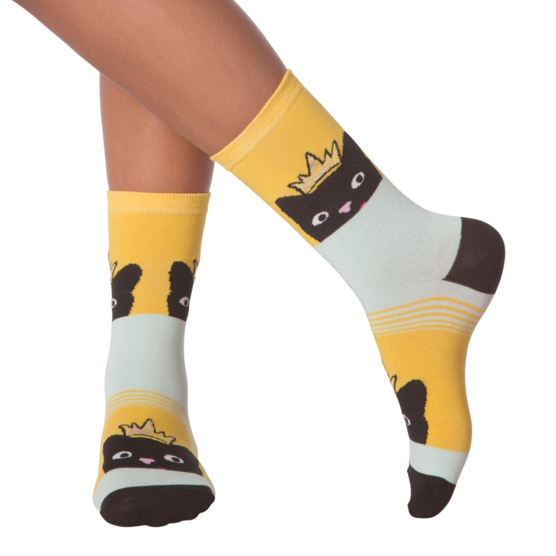 This is a Model Showing the cutest K Bell Cats Peek Sock playing Peek-a-Boo. The Cat shows up on both sides of the Sock and the Foot.