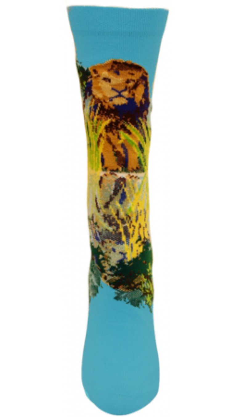 Ozone Endangered Cats Lion Socks front shows the Lion looking right at you. He is Dark Brown, Tan, and Sand. He is Majestic in his stance.